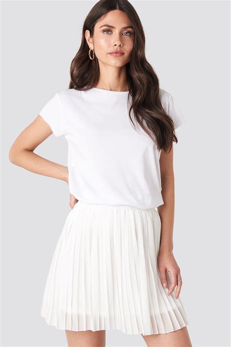 How To Wear White Pleated Mini Skirt at Lorenzo Marrs blog