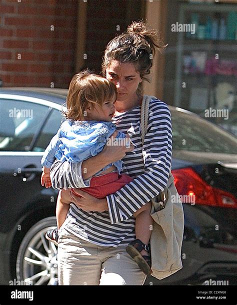 Amanda Peet Daughter Amanda Peet And Her Daughter Frances Pen Benioff