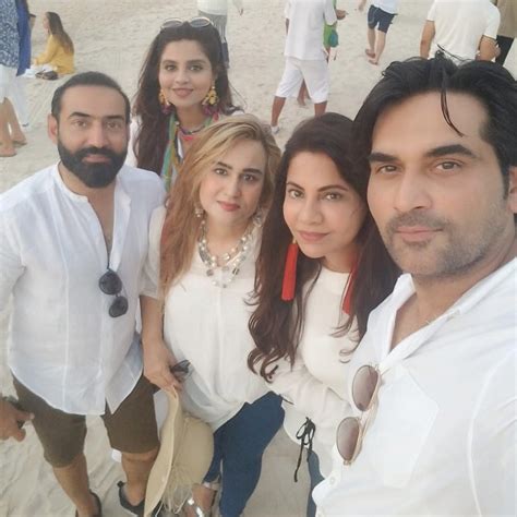 Humayun Saeed Wife Samina - 35 Romantic Pictures | Reviewit.pk