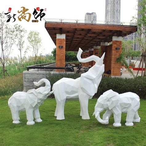 多彩大象玻璃钢雕塑群户外展示道具-灵闪空间