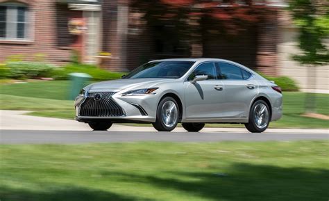 2019 Lexus ES Reviews | Lexus ES Price, Photos, and Specs | Car and Driver