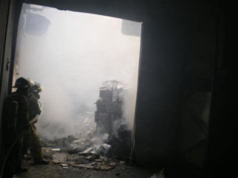 Bomberos controlan un conato de incendio en la Zona Libre de Colón | La ...