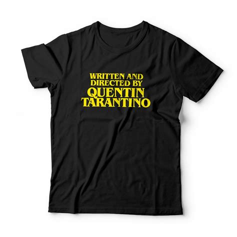 Camiseta Written and Directed By Quentin Tarantino Nerd Malha Leve Cinéfilo - Escorrega o Preço