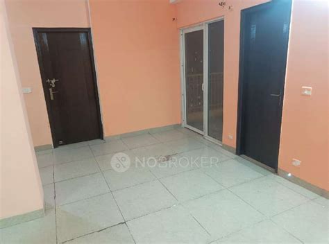 Single Room for Male in Sector 16B for Rs 9500 available Immediately