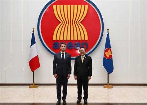 Secretary-General of ASEAN welcomes President of the French Republic to the ASEAN Headquarters ...