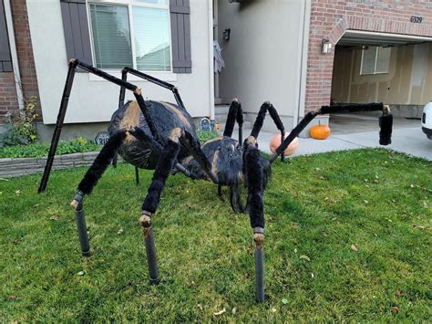 GIANT Realistic Halloween Spider Decoration : 7 Steps (with Pictures ...