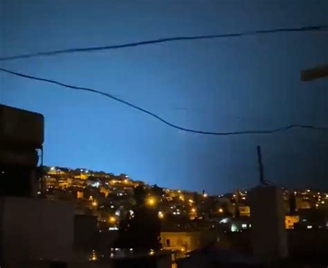 土耳其7.8级大地震前天空出现神秘蓝光 科普：为地震光、很罕见--快科技--科技改变未来