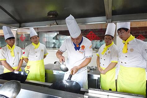 陕西好的厨师培训学校,现在学厨师前景怎么样_学厨师_陕西新东方烹饪学校