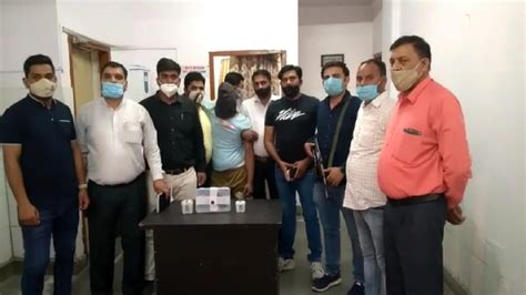 दिल्ली: मां-बेटे से लूट की वारदात को अंजाम देने वाले लुटेरे को पुलिस ने ...