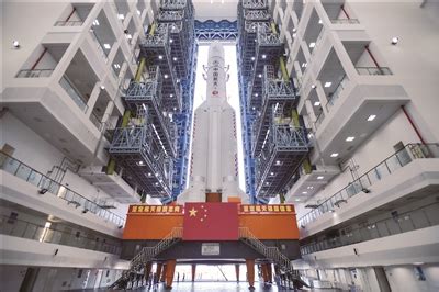 垂直|长征五号火箭垂直转运至发射区 近期择机实施中国首次火星探测 7月17日