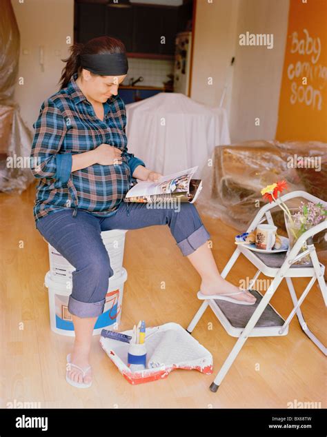 Pregnant woman nesting Stock Photo - Alamy