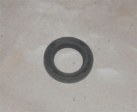 Triumph Oil Seal Primary Chaincase | BRITISH Only Austria ...
