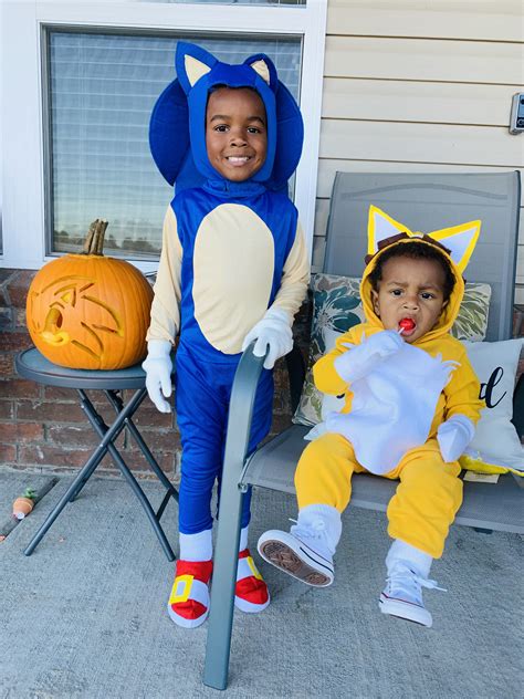 Sonic and Tails | Sonic the hedgehog halloween costume, Diy costumes ...