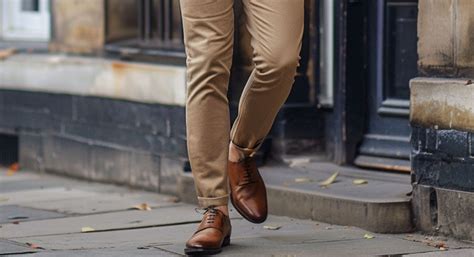 A Complete Guide to the Best Men’s Chinos – StudioSuits