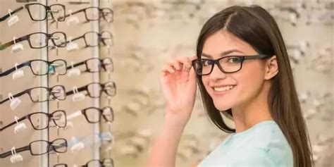 近视戴眼镜真的会导致眼睛变凸吗？_眼球