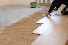 laminat mit silikon an die wand kleben laminat kleben 187 so gehen sie am besten vor laminat mit silikon an die wand kleben laminat kleben 187 so gehen sie am besten vor