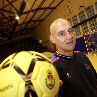 Máxima distinción del Balonmano asturiano para el riosellano Miguel ...