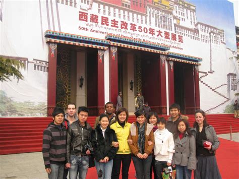 我院留学生参观“西藏民主改革50周年”大型展览-中央财经大学-国际文化交流学院、留学生工作办公室