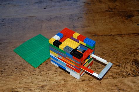 Small LEGO Candy Machine Tutorial 的图像结果