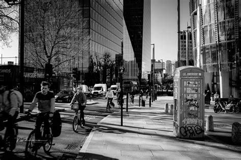 People in Town Photography 的图像结果