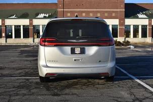 2025 Chrysler Pacifica Hybrid: 247 Exterior Photos | U.S. News