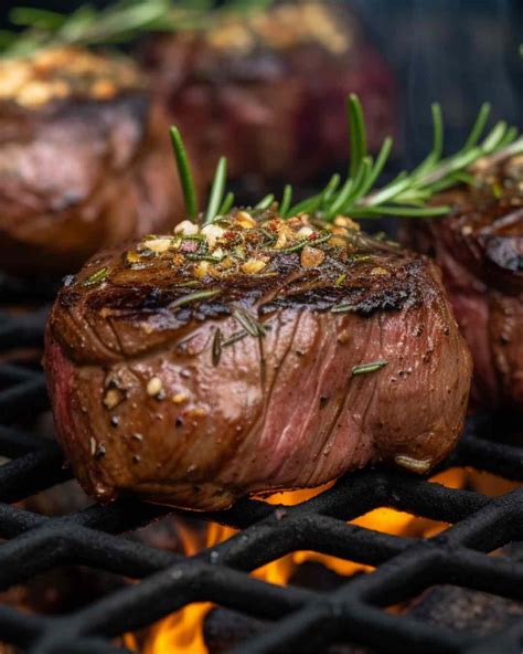 Filet Mignon vs Sirloin: Decoding the Duel of Delightful Steaks – One ...