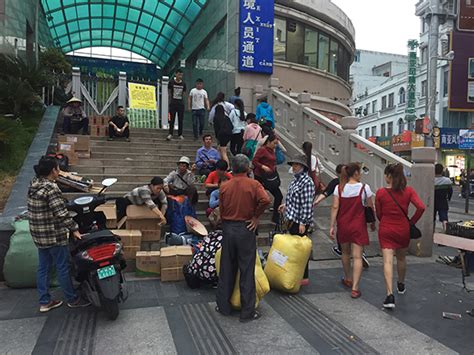 数千越南人往返广西东兴跨国打工 官方加强监管|东兴|越南|阿龙_新浪新闻