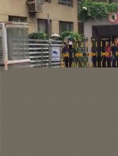 又一起！重庆一男子小区坠楼砸中路人，目击者：两人死亡！-天下事-长沙晚报网