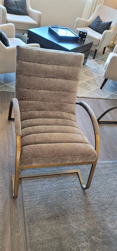 Desk Chair Exploding 的图像结果