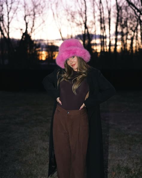 Tori Deal | Might f*Ck around and start going by Victoria. P.s. going live on my only fans at 8 ...