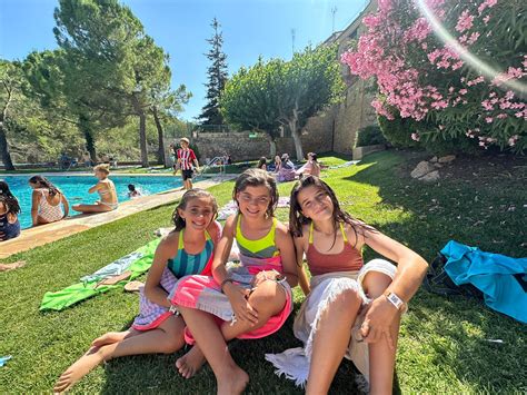 Del miedo al entusiasmo: cómo ayudar a tus hijos en su primer campamento