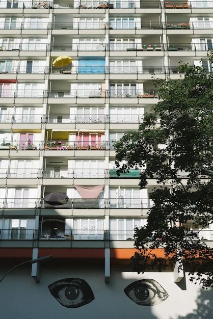 City Building Exterior 的图像结果