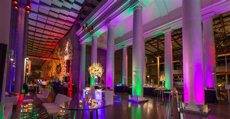 Life-changing moments. World-changing science. We're an aquarium ...