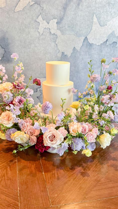 Kelly | San Diego Wedding Florist on Instagram: "Are you team all white wedding flowers or team ...