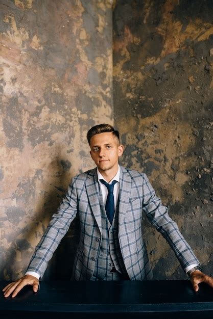 Serious Portrait Businessman 的图像结果