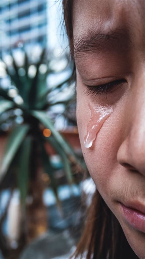 Past Tense of Tear: Tore, Torn, or Teared? The Complete Grammar Guide ...