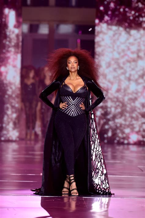 Tyra Banks closes out Victoria's Secret Fashion Show 2024 in bedazzled ...