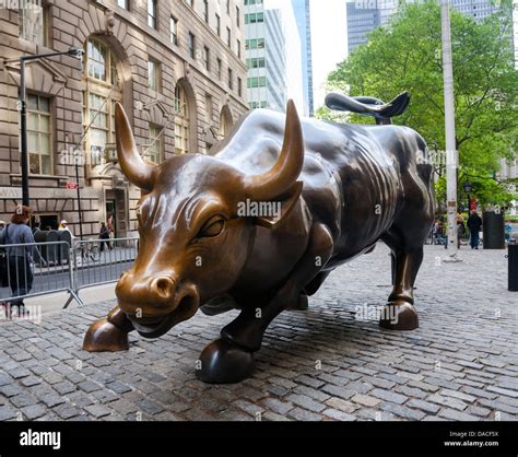 Charging Bull by Arturo Di Modica (Wall Street Bull), Manhattan, NYC ...