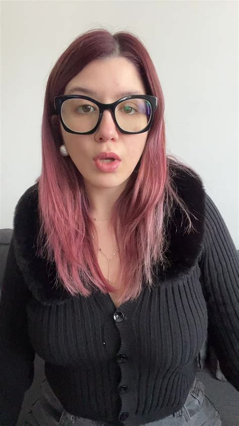 Chloe (@sumchloe) - Urlebird