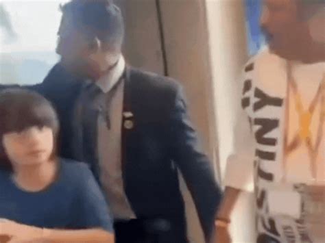 Bollywood's Baadshah Meets Football's King! Shah Rukh Khan & AbRam Meet ...