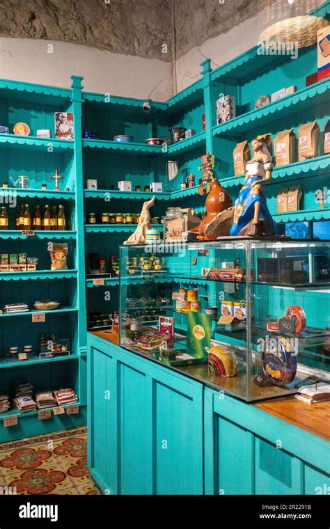 Local Store Stock Image 的图像结果