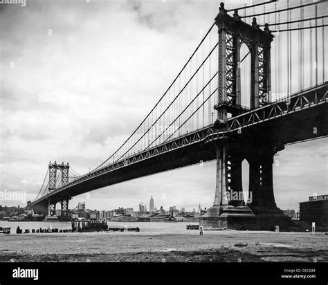 1930s VIEW OF MANHATTAN BRIDGE ACROSS EAST RIVER FROM BROOKLYN NEW YORK ...