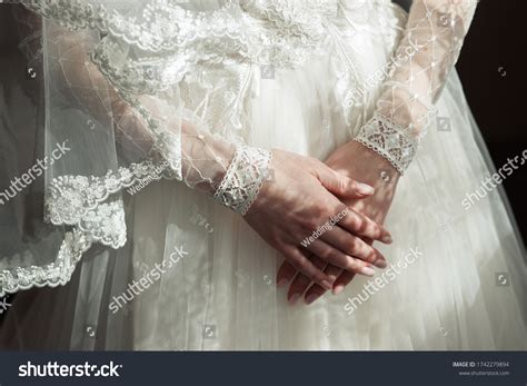 34,742 Bride With Old Flowers Images, Stock Photos & Vectors | Shutterstock