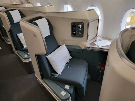 Cathay Pacific Business Class 的图像结果