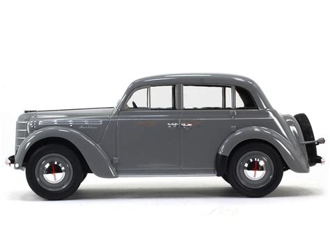 1946 Moskvich 400 1:18 iScale diecast Scale Model car | Scale Arts India