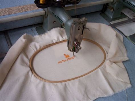 How to Use a Embroidery Sewing Machine 的图像结果
