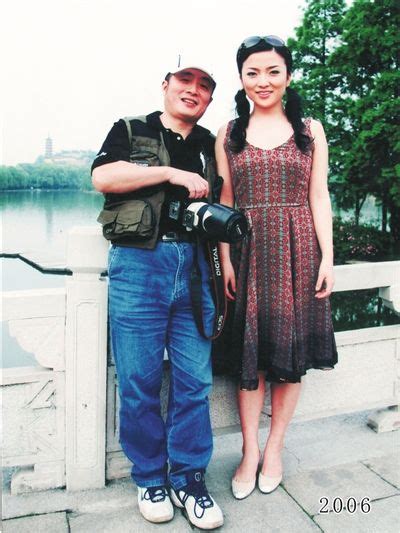 江苏镇江一对父女35年来坚持每年在同一地点拍摄照片 组照走红网络--24小时滚动新闻-人民网