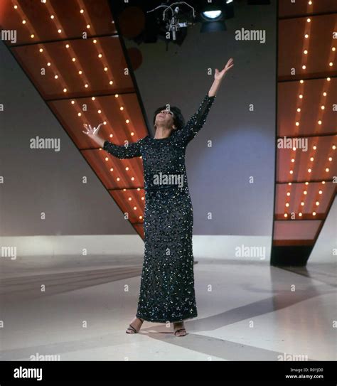 SHIRLEY BASSEY Welsh singer about 1972 Stock Photo - Alamy