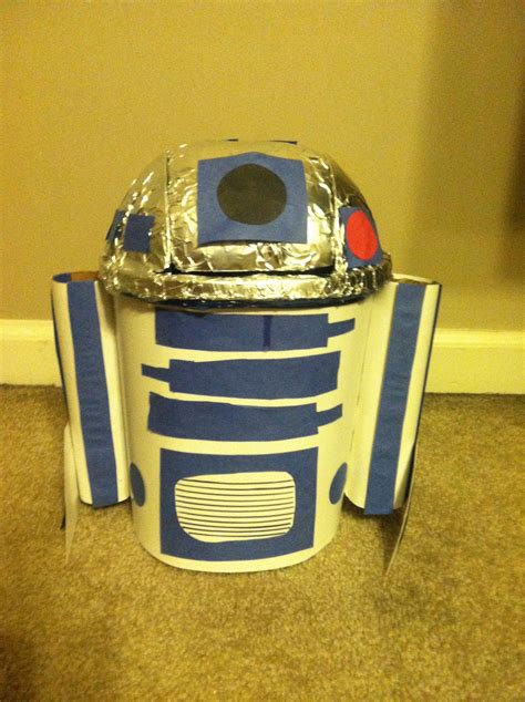 R2D2 Valentine Box (made from small trash can from Dollar Tree ...