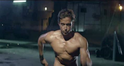 Must-watch -- Hrithik Roshan shows off his chiselled physique in new ad ...